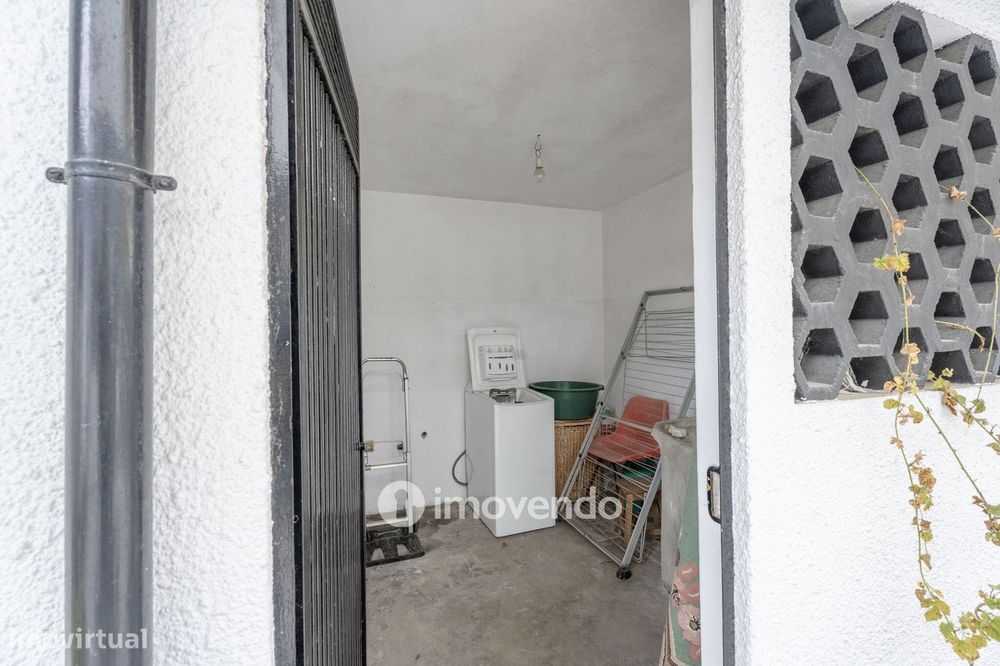 Moradia T4 com garagem, em Vila Nova da Telha, na Maia