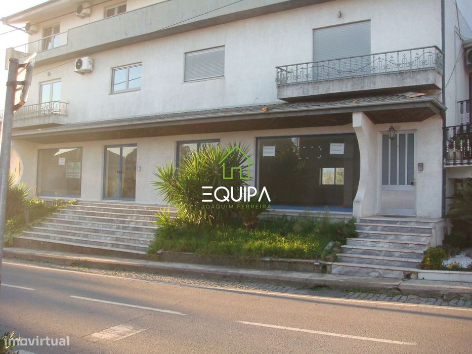 Loja licenciada para comércio e serviços, na Freguesia de Frazão, C