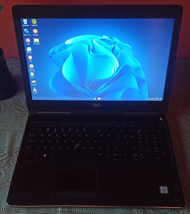 Dell Precision 7520 15,6" 500GB SSHD 16GB RAM i7 8t USB-C Win11