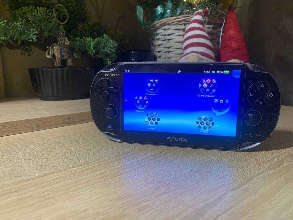 Ps Vita 1000 з зарядкою та іграми