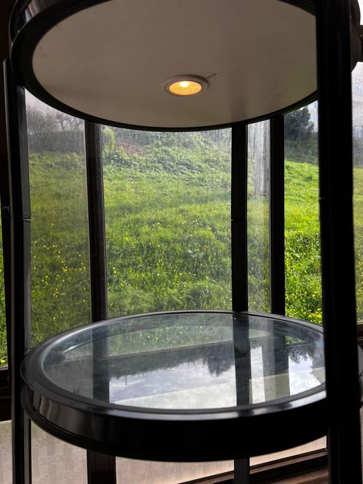 Estante Redonda C/Foco de Luz