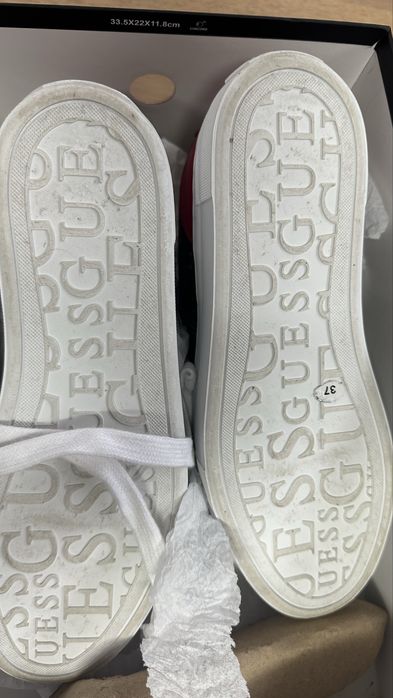 Sapatilhas da Guess castanhas