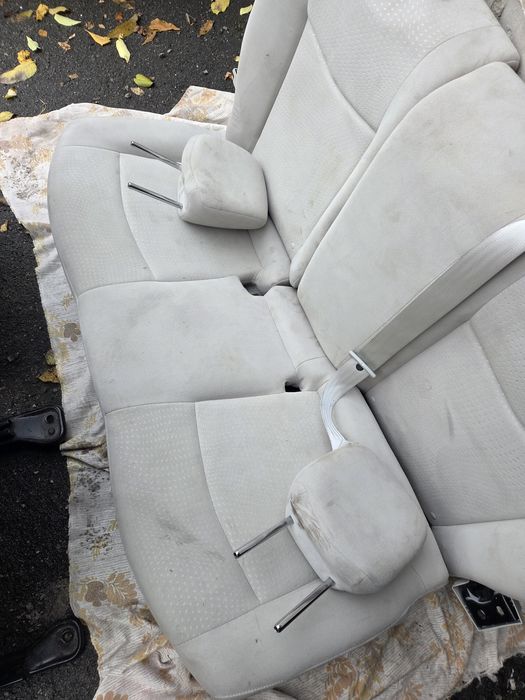 Сидіння. Салон. Nissan Leaf.