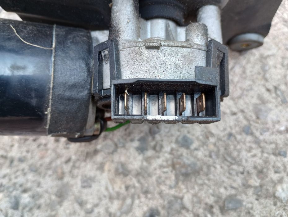 Mitsubishi Carisma silniczek silnik wycieraczek przód