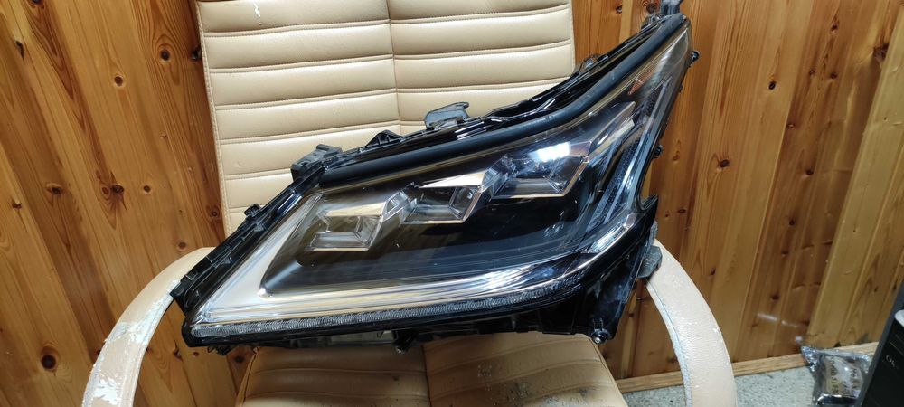 Фары левая и правая бу оригинал   Lexus LX570 17-  ЕВРО бу  8118560K91