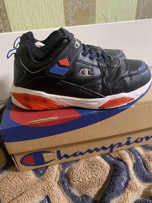 Кросівки доя хлопчика  з підсвіткою