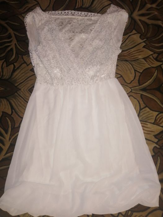 Платье белое красивое