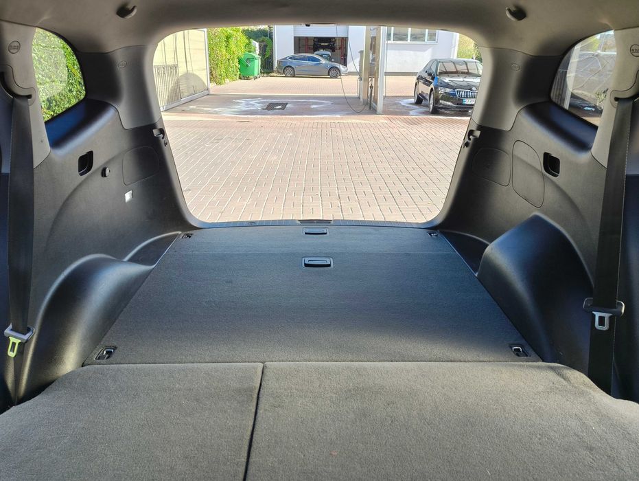 Hyundai Santa Fe -  9000 $