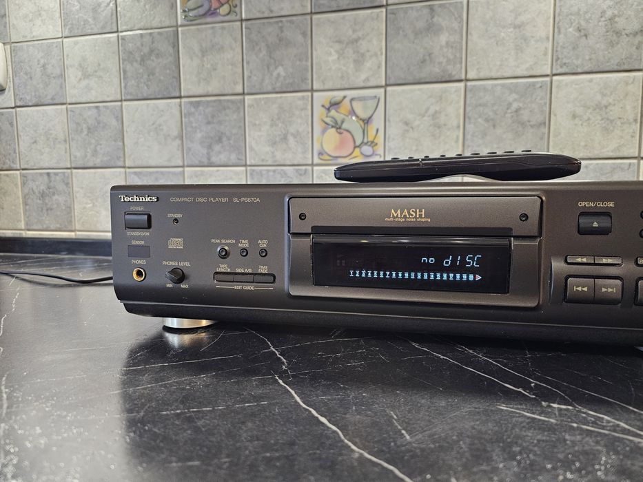 Odtwarzacz CD Technics SL-PS670A pilot