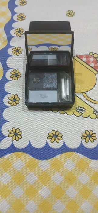 Sombras da marca Dior.
