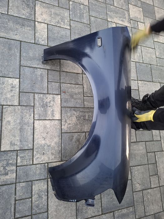 Audi a4 b6 blotnik przedni prawy granatowy lz5l