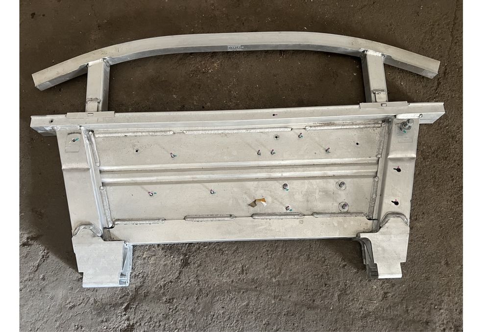 Polestar 2 усилитель защита бампер балка