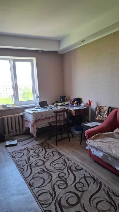 продаються 2 кімнати в 3-кімнатній квартирі,метро Лісова