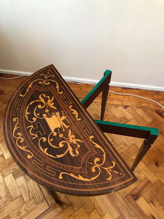 Mesa de jogo antiga estilo Dona Maria