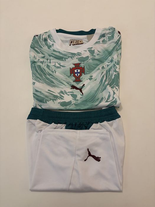 Camisolas e kits de criança da Seleçao Nacional e clubes