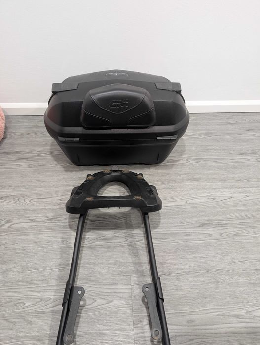Top case GIVI com suporte para Honda CB 650 R