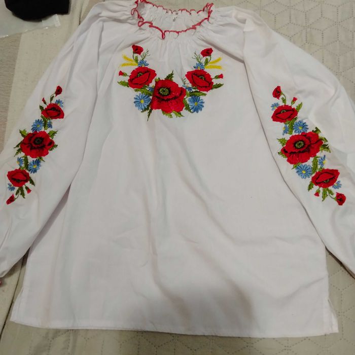 Вишиванкана дівчинку