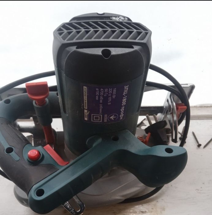 Пила торцовая ЗПЦ 1800 профи  идеальное состояние