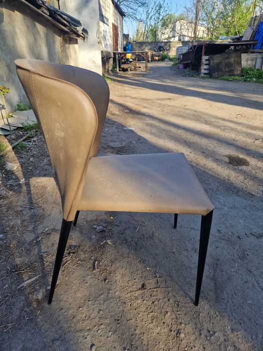 Продам кожаный БЕЖЕВЫЙ стул