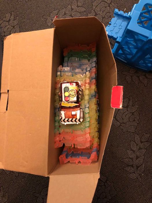 Circuito pista mágica com jipe led e elevador