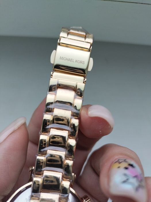 Продам часы michael kors