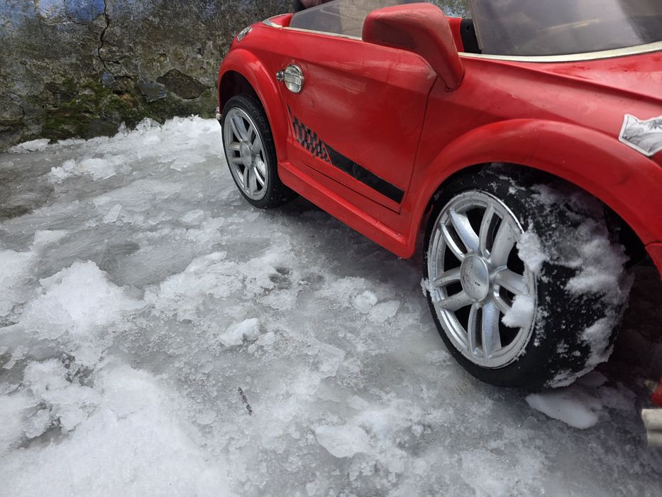 Дитячий електромобіль audi
