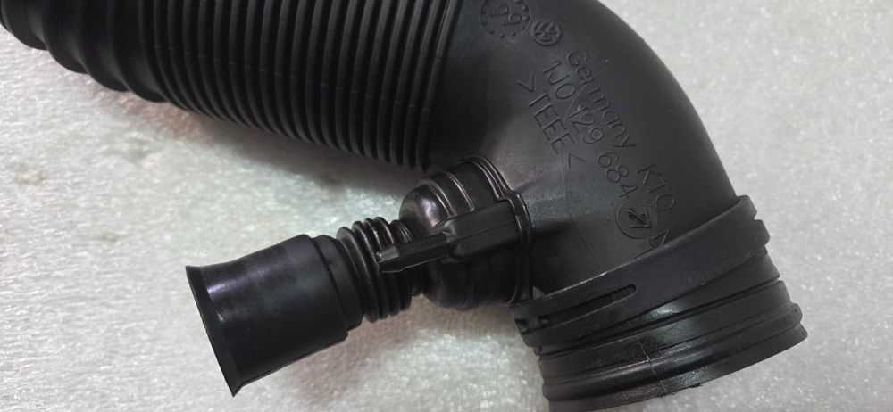 Rura dolot powietrza przepustnicy Audi A3 8L Seat VW Golf IV 1.6 -684