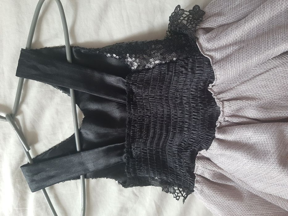 Niezwykłą sukienka dla dziewczynki