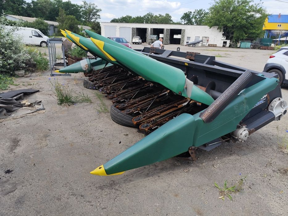 Продам комбайн та зернову жатку до нього.