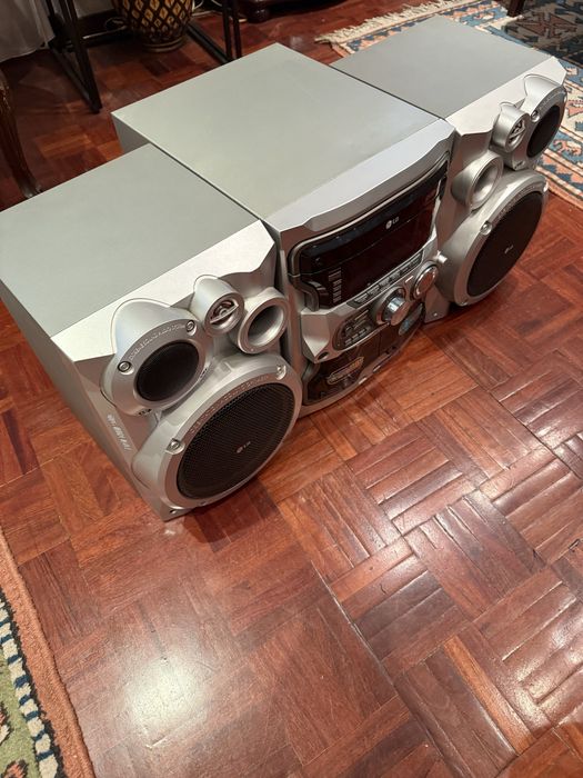 Sistema de Som + Rádio LG