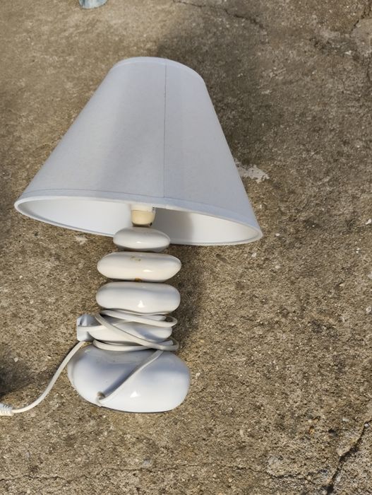 Dois Candeeiros brancos