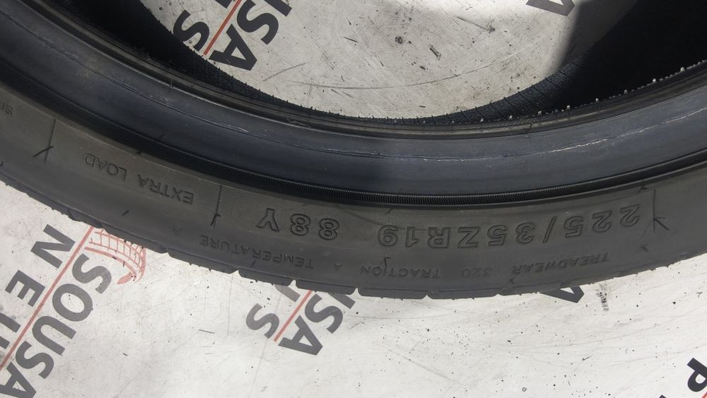 2 pneus novos 225-35R Minerva - Oferta dos Portes