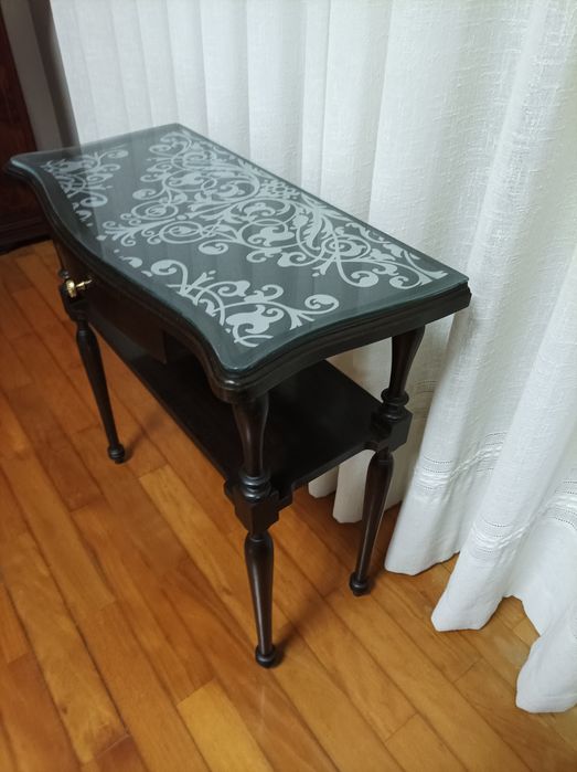 Mesa muito antiga de apoio restaurada estilo vitoriano