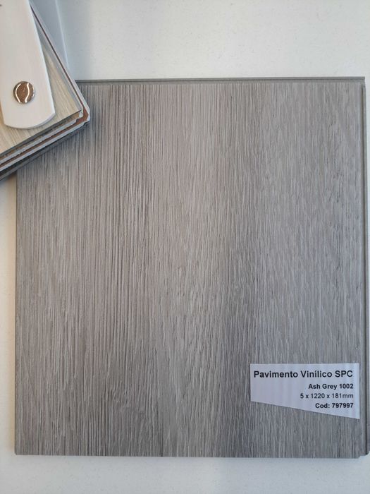 Flutuante Vinílico SPC - 5 MM