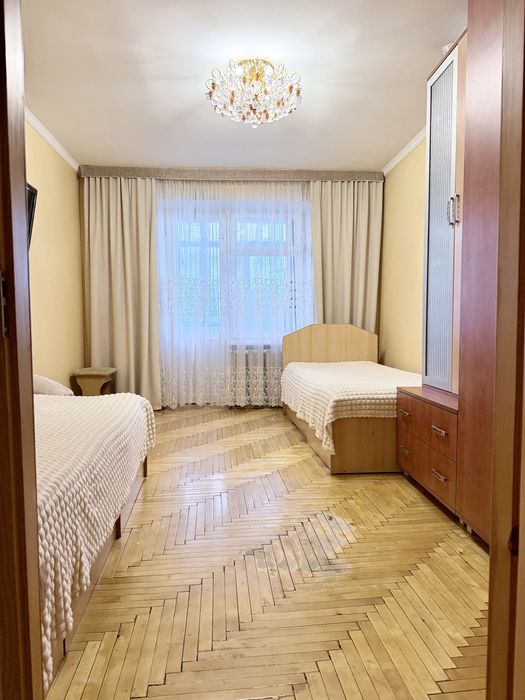 Продаж 2к квартири ВЛАСНИК залізничний район низинна 4 розглядаю держ програми