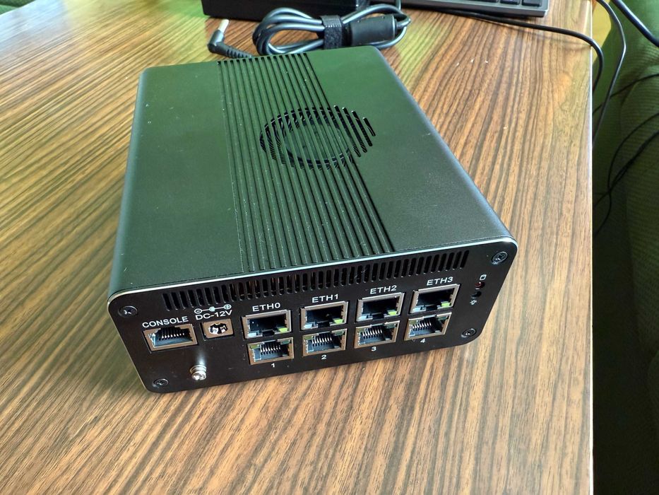Topton X8 13. gen. 4x Intel i226-V Firewall Mini PC 2*10G SFP i5 1335U