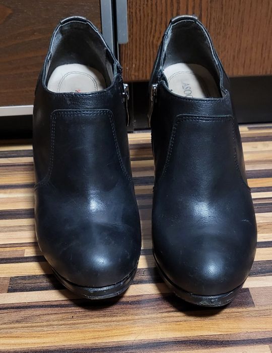 Skórzane botki Lasocki na koturnie okazja tanio 37