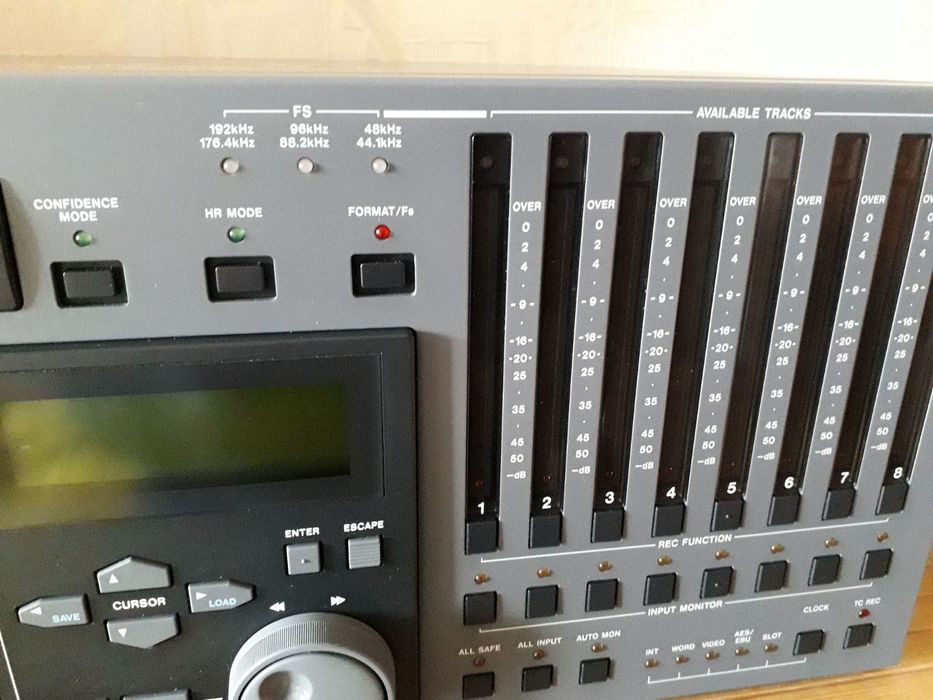 Tascam da-98hr 24-bit аудио-видео рекордер (запчасти)