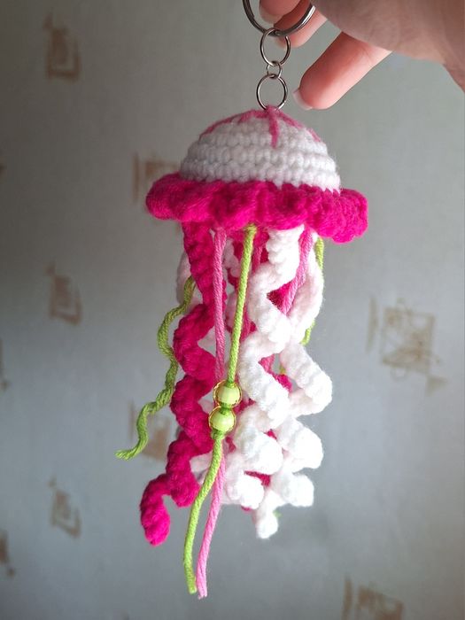 Брелок медуза в'язаний