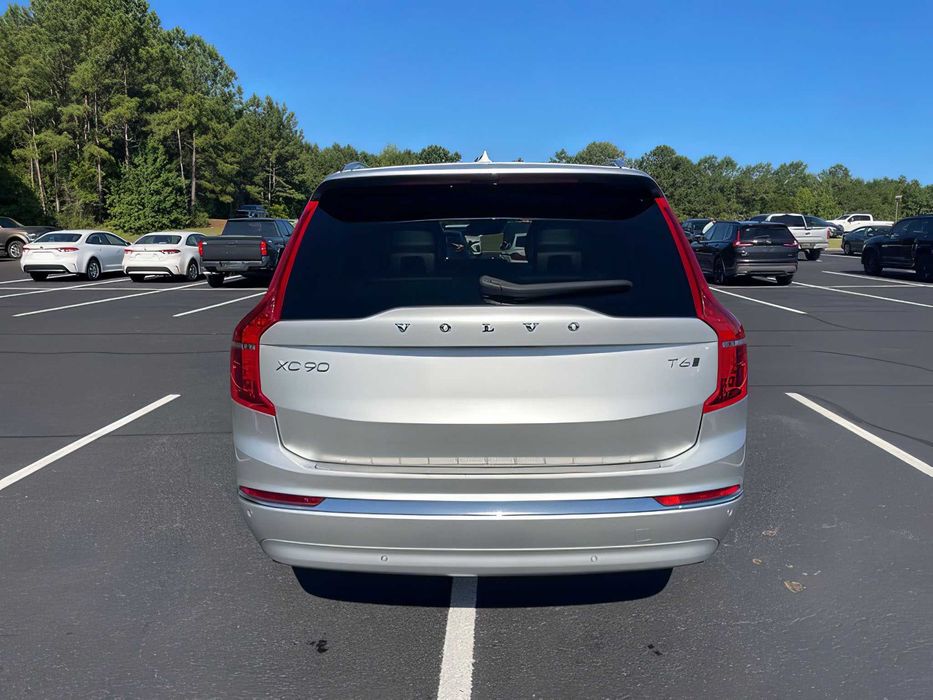 Volvo XC90      2022