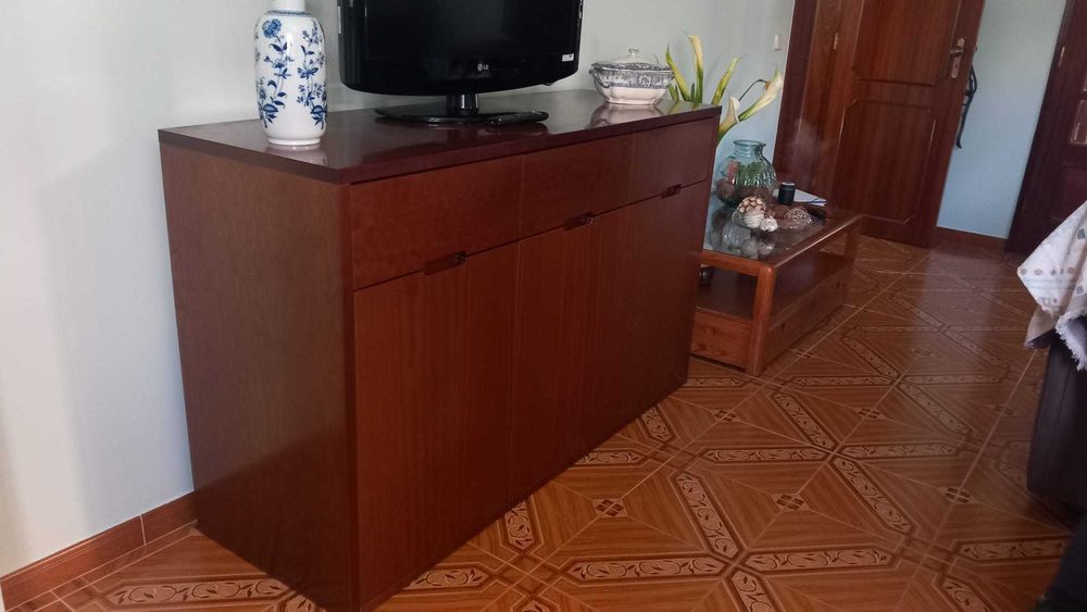 Aparador em bom estado