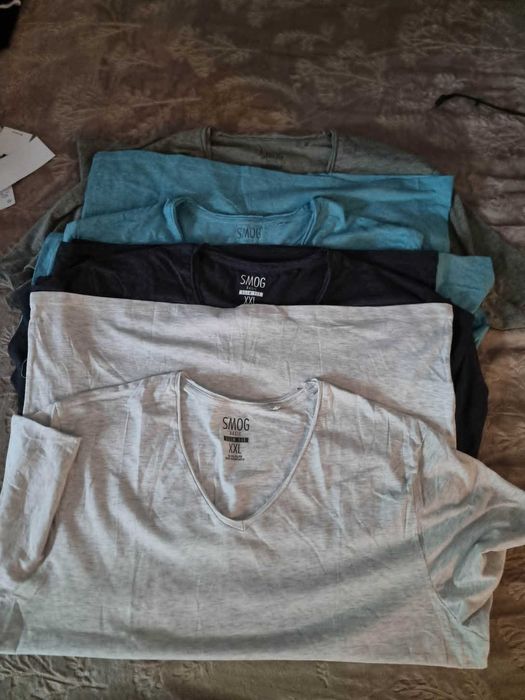 Koszulka t-shirt marki SMOG w rozmiarze XXL z dekoltem w serek