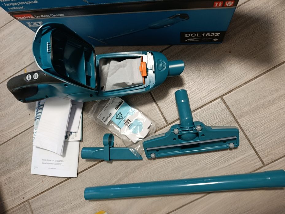 Аккумуляторний пилосос Makita