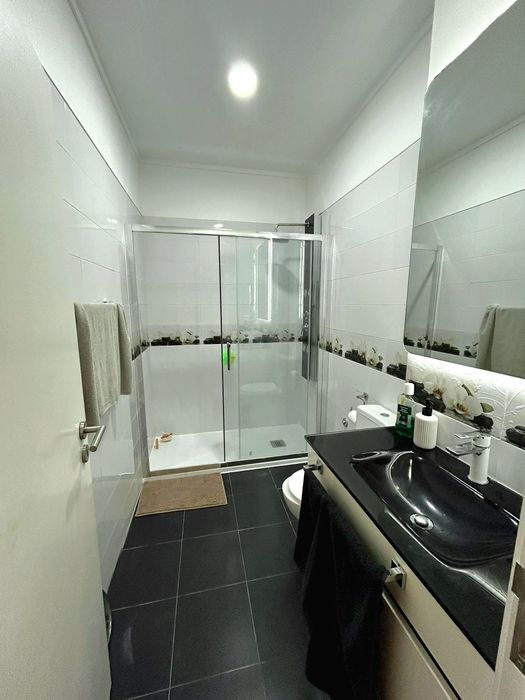 Quarto mobilado na Amadora
