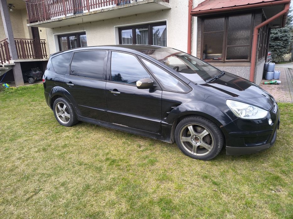 Ford S-Max 7 osób uszkodzony