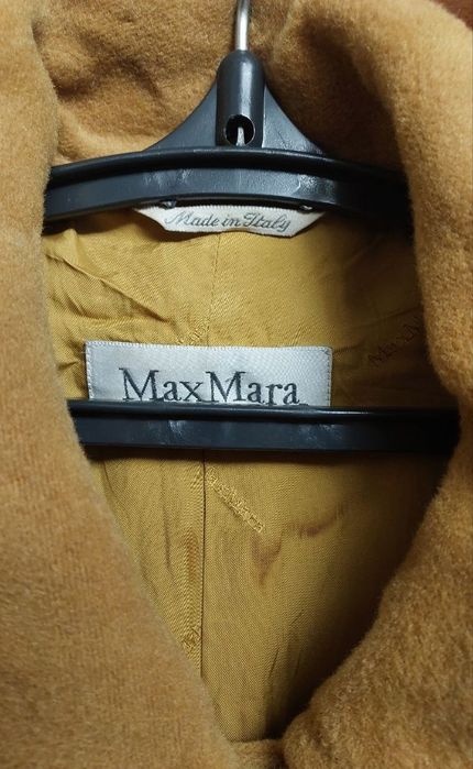 Оригинальное женское пальто Max Mara в классическом стиле.
