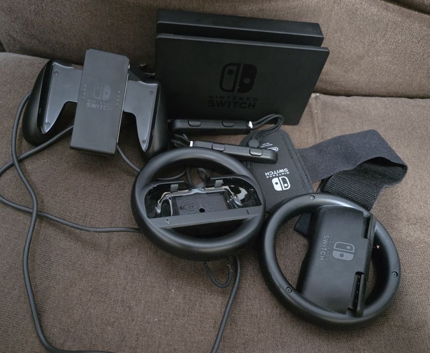 Vendo consola Nintendo Switch de 1° geração com caixa