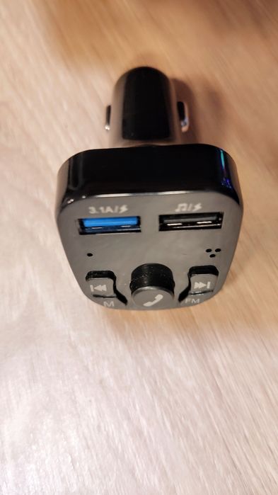 Nowa Szybka ładowarka samochodowa z opcją Radia, Bluetooth. Szybka wys