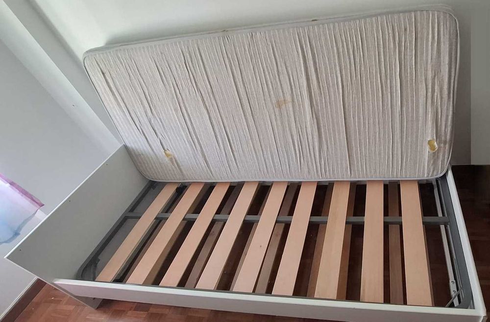 Cama de Solteiro Branca com 2 estrados e 1 colchão simples | Data Limite 04 de Julho