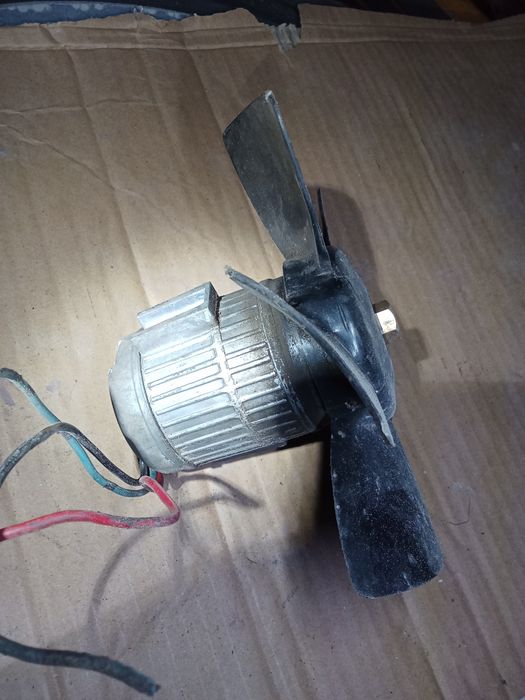 Продаються вентилятори.